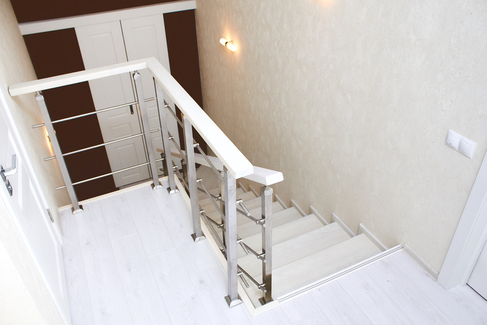 Лестница с нержавеющим ограждением