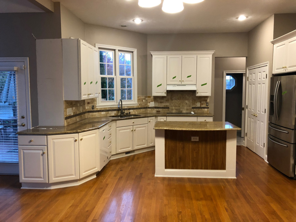 Kitchen - transitional kitchen idea in Indianapolis