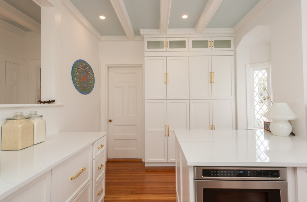 Transitional kitchen photo in Boston