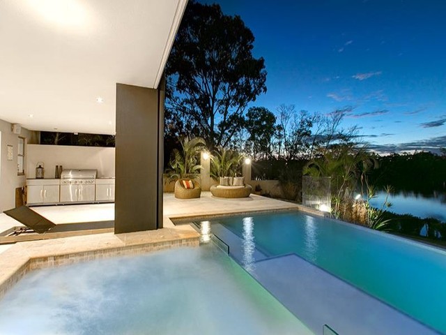 Brisbane Corso modern-pool