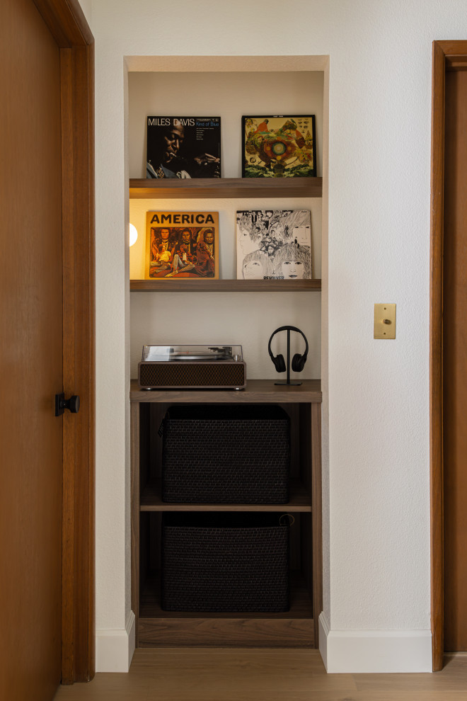 Inspiration for a 1960s hallway remodel in Portland