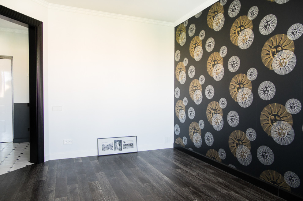 Черный, белый, золотой.