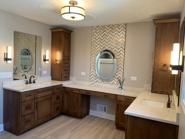 Transitional kitchen photo in Chicago