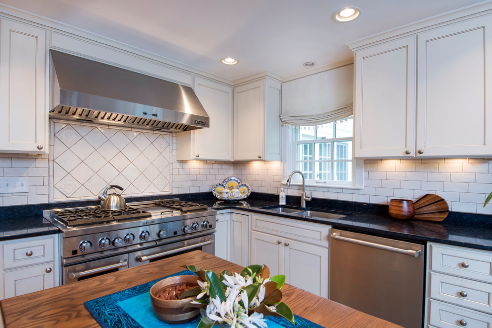 Example of a transitional kitchen design in Columbus