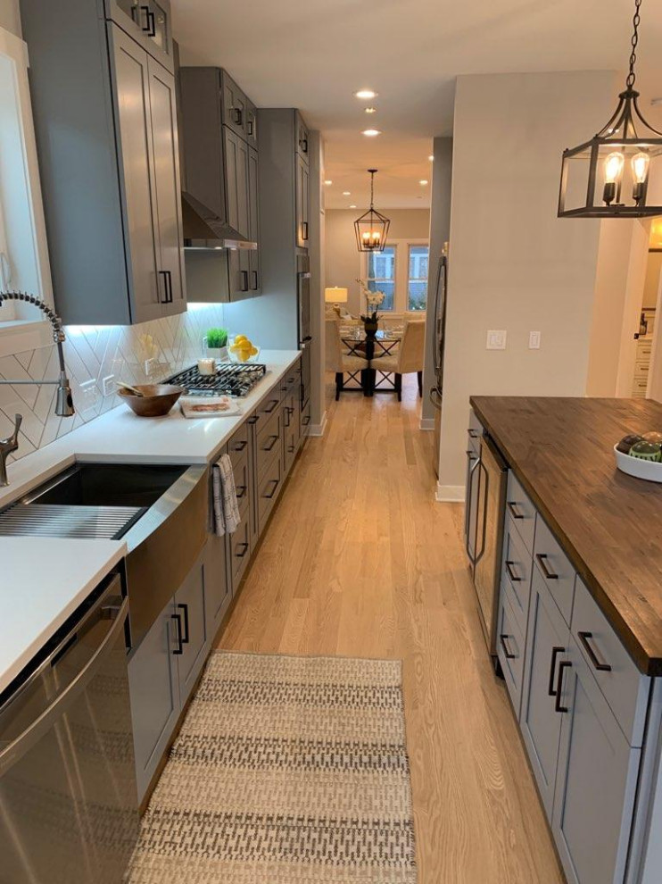 Transitional kitchen photo in Chicago