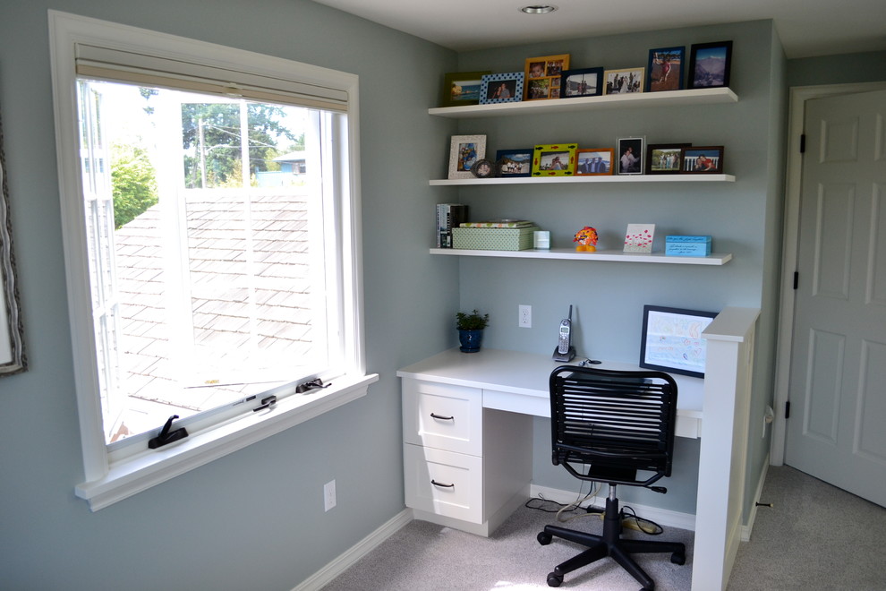 Transitional bedroom photo in Seattle