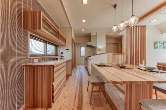 家族が元気に暮らせ、なるべくエネルギーを使わない家 moderne-japonais-salon