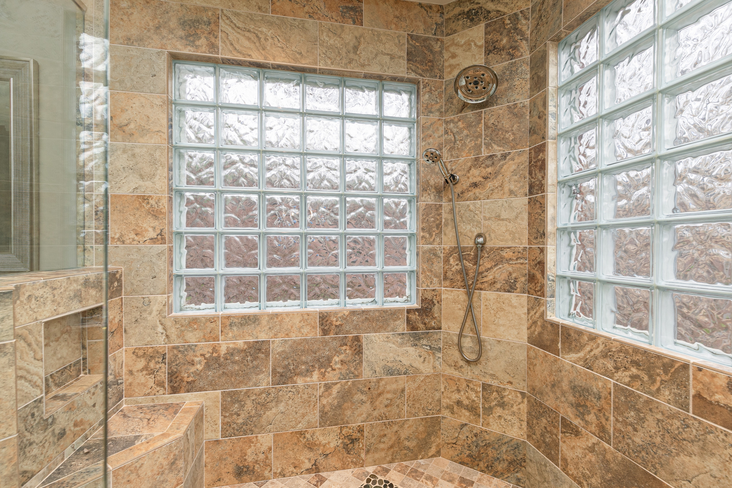 Corner Shower/ Seat & Niche