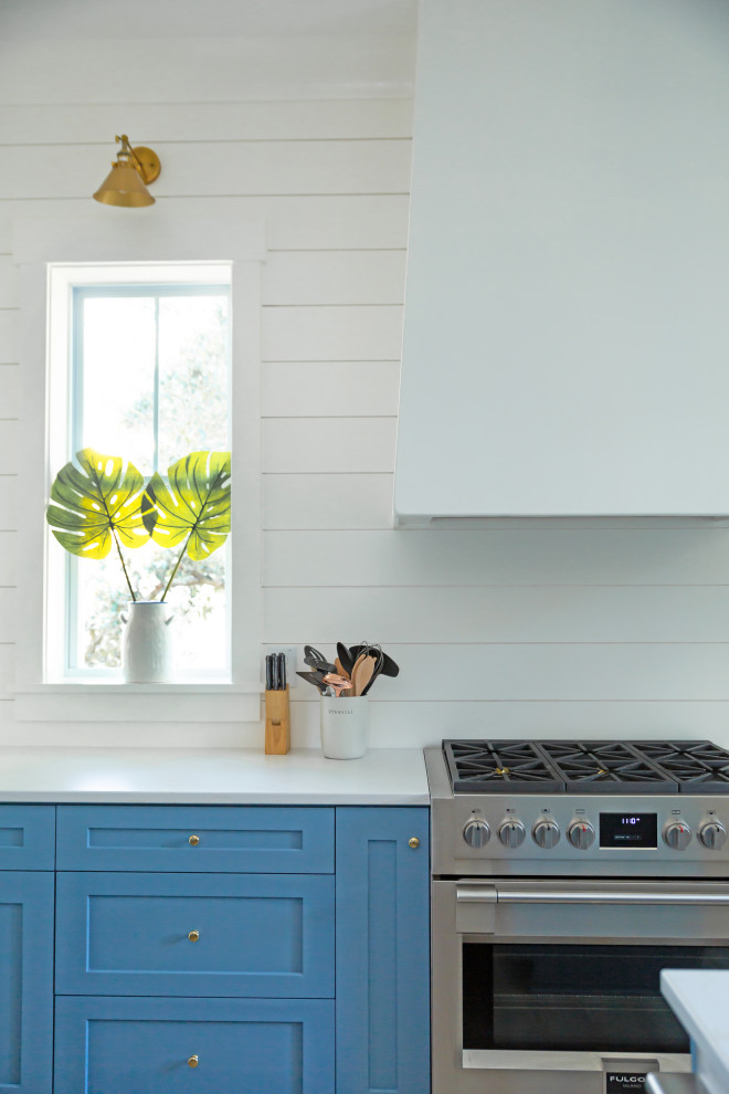 Kitchen - kitchen idea in Charleston