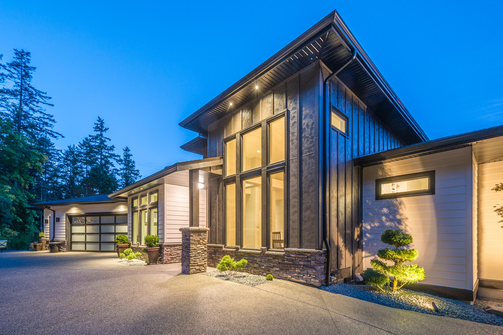 Home design - transitional home design idea