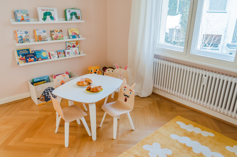 09 KINDERSPIEL im gemeinsamen Spielzimmer