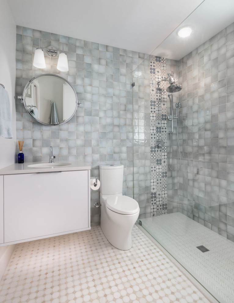 Photo of a retro bathroom in Tampa with flat-panel cabinets, white cabinets, an alcove shower, marble flooring, a submerged sink, a single sink and a floating vanity unit.