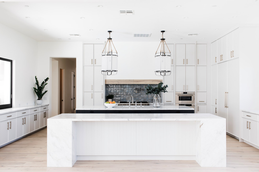 Example of a transitional kitchen design in Phoenix