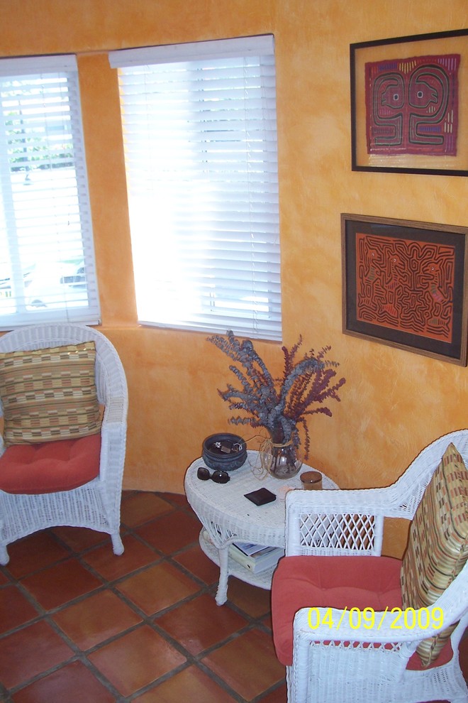 Entryway - rustic entryway idea in Miami