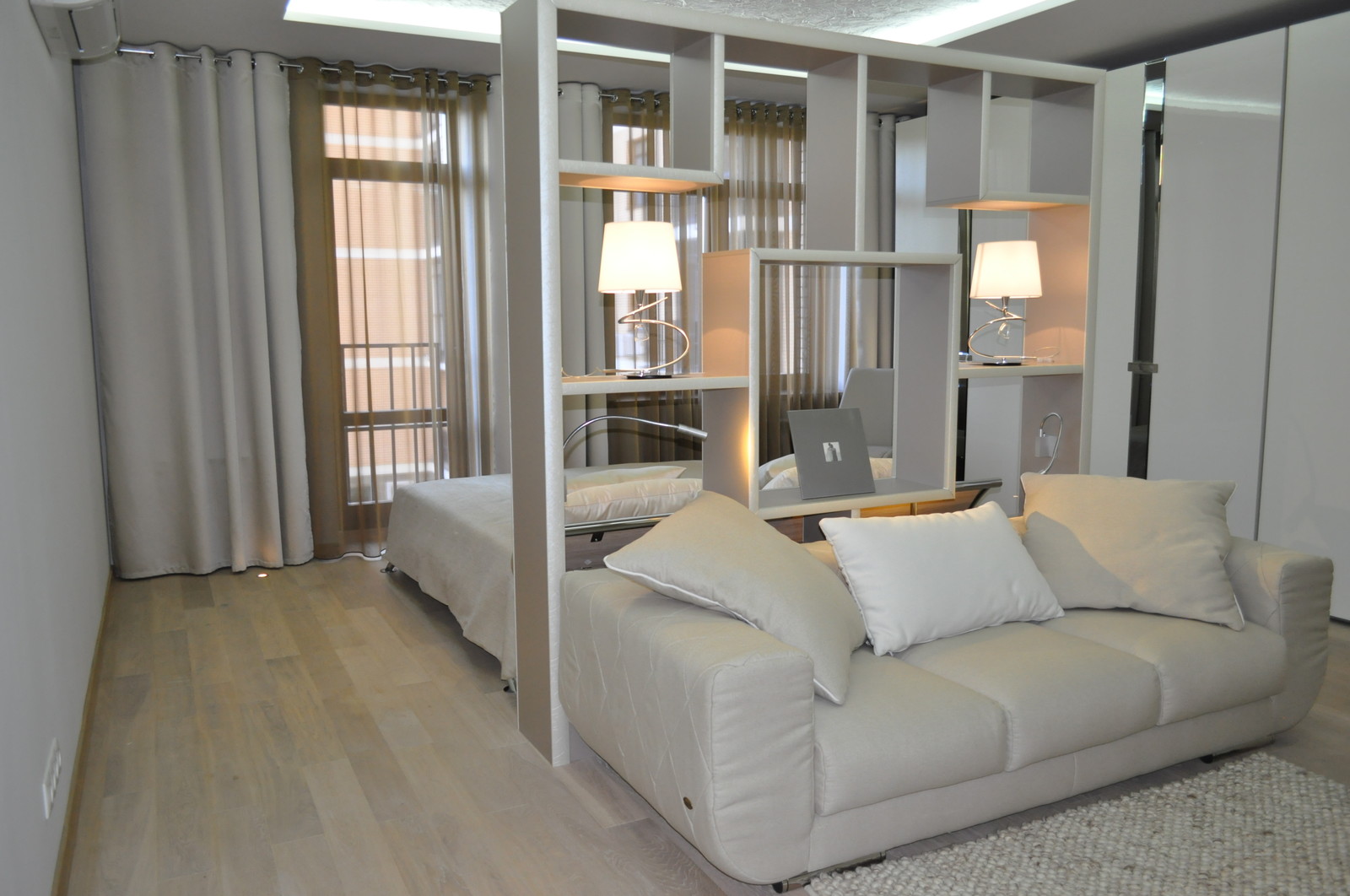 Столовая и гостиная зона