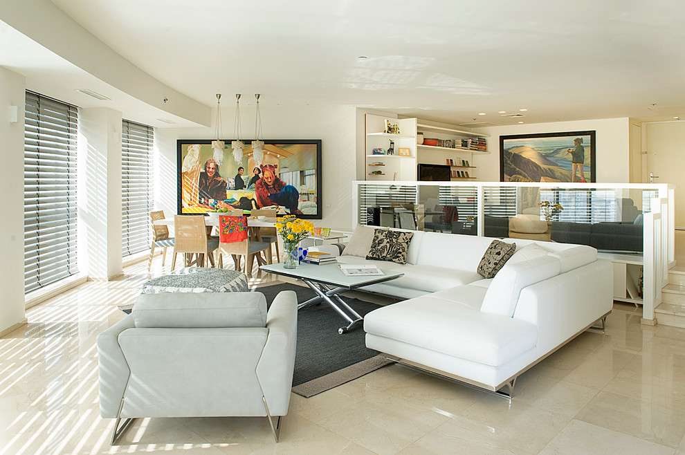 Inspiration for a contemporary living room in Tel Aviv with white walls.