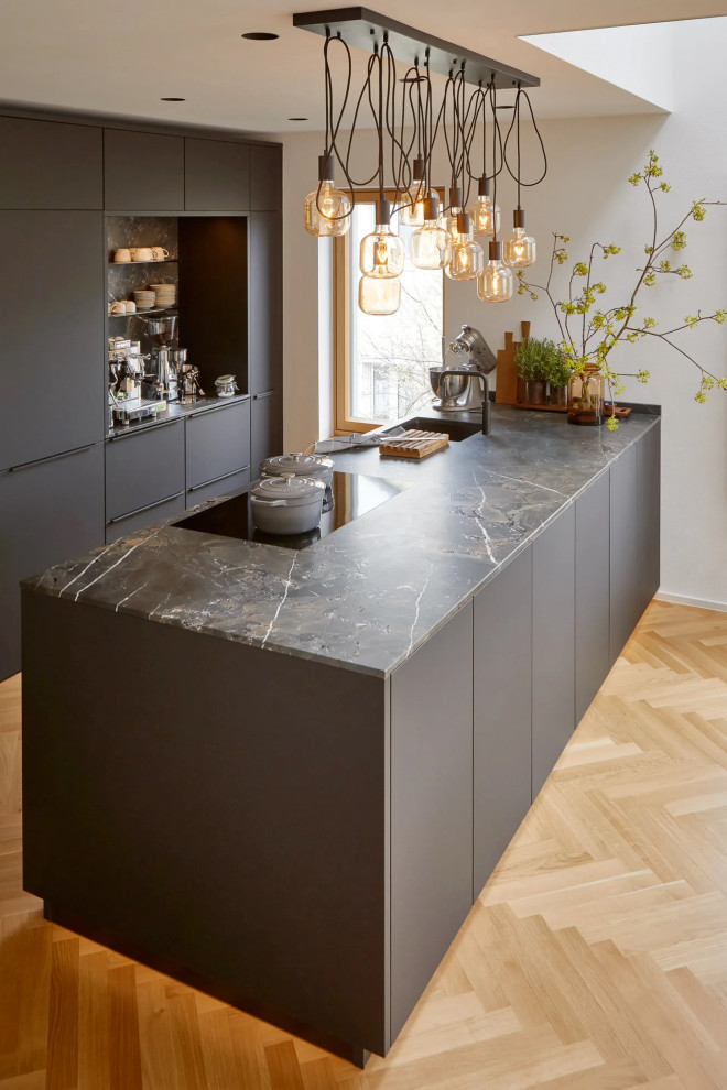 LEICHT 2022 THE BLACK BACKOFFICE KITCHEN PROJECT Modern Kitchen