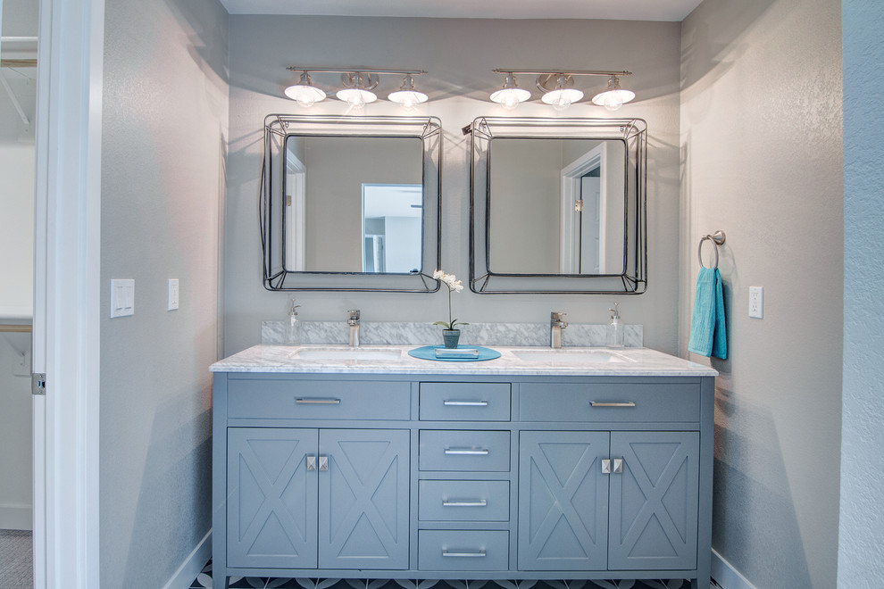 Bathroom - transitional bathroom idea in Phoenix