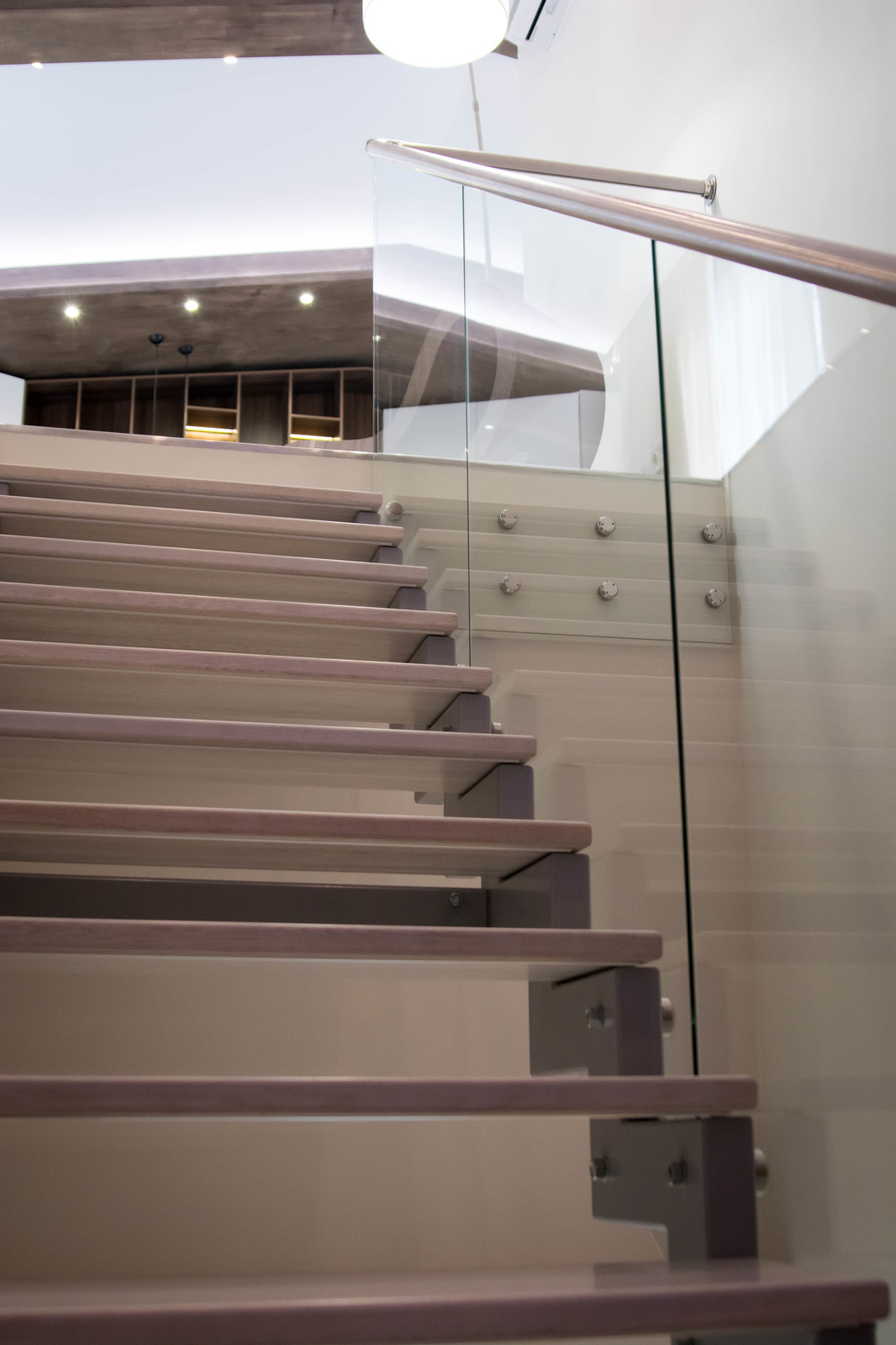 Лестница с интелектуальной подсветкой