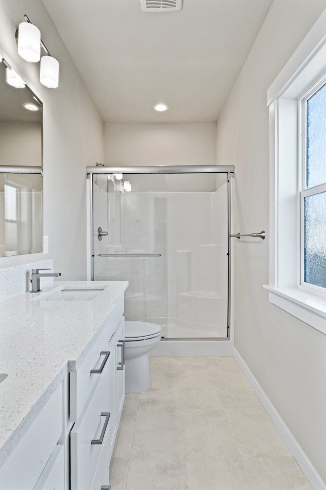 Bathroom - transitional bathroom idea