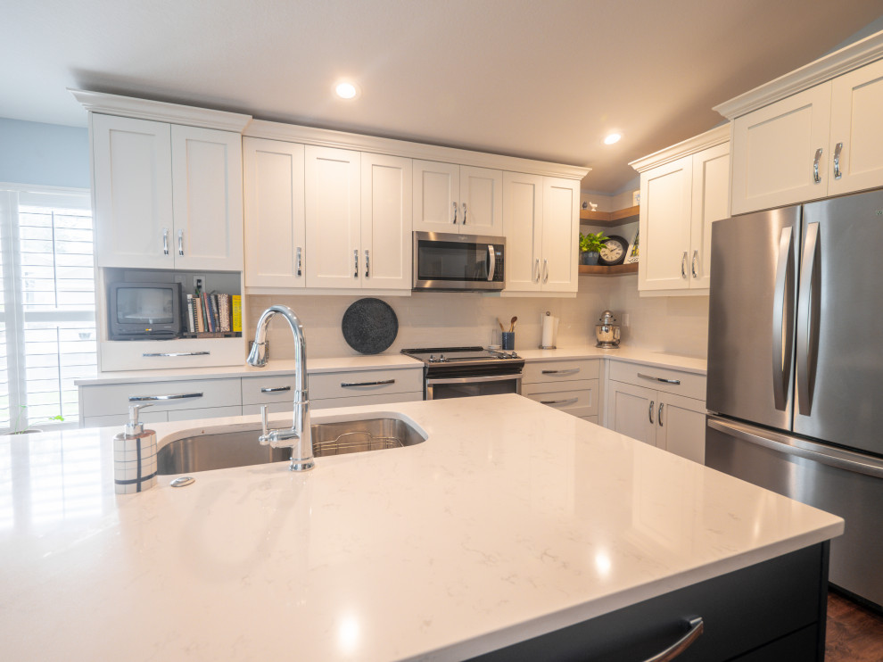 Kitchen - kitchen idea in Miami
