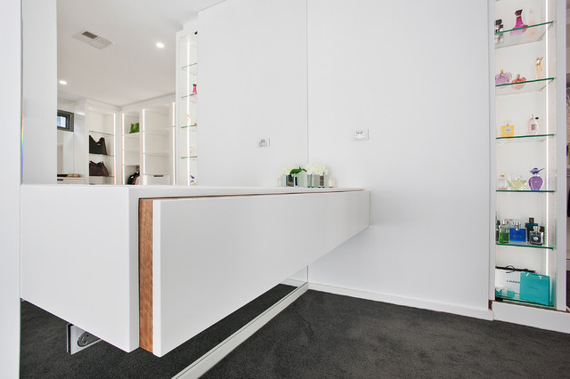 Penshurst House contemporary-wardrobe