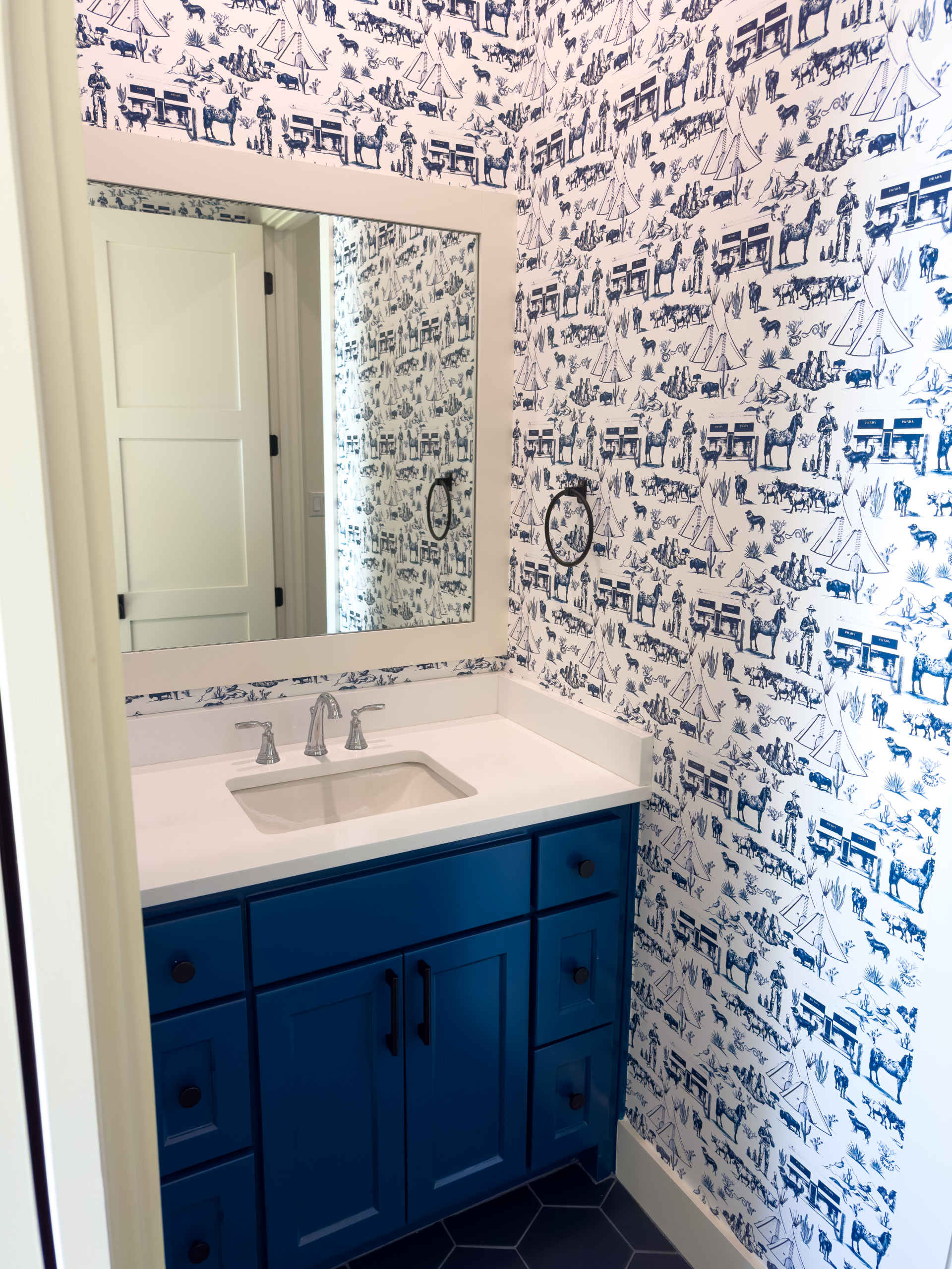 Kids Bath with Rodeo Wallpaper