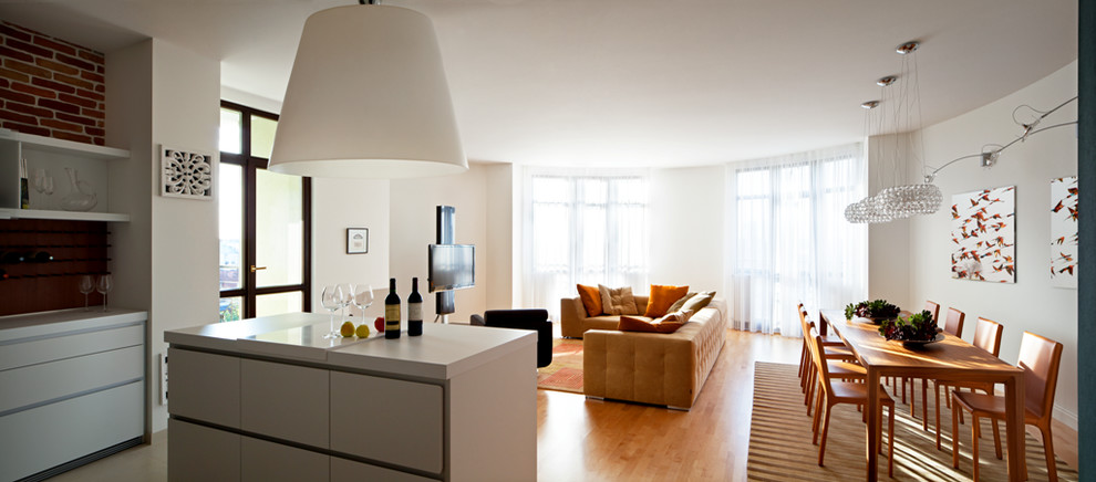 Я ЧУВСТВУЮ ТВОЮ УЛЫБКУ