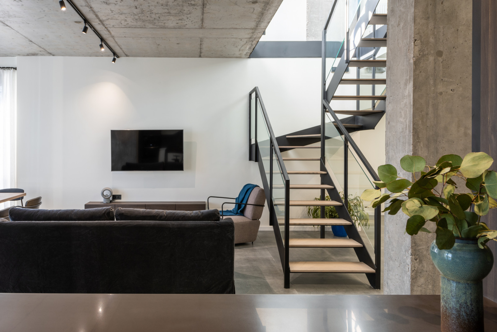 Монохромные апартаменты