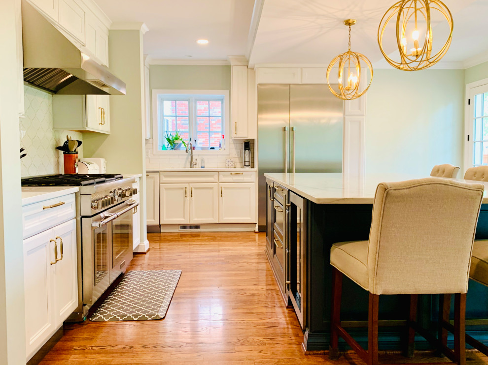 Kitchen - transitional kitchen idea in St Louis