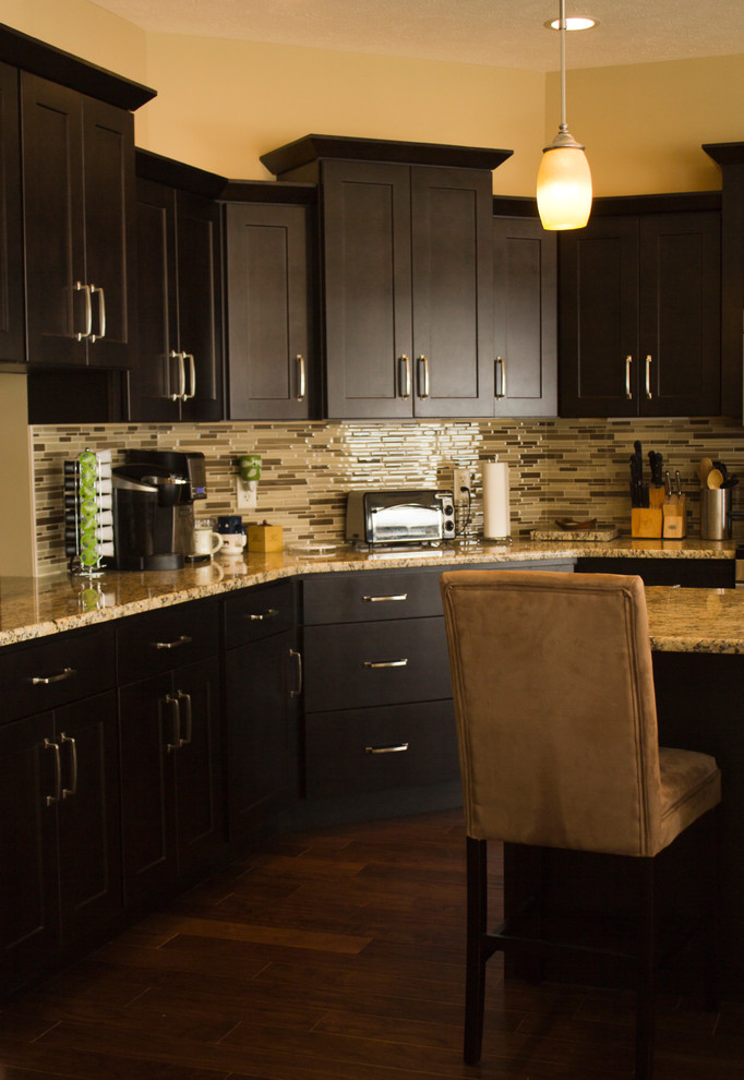 Example of a transitional kitchen design in Chicago