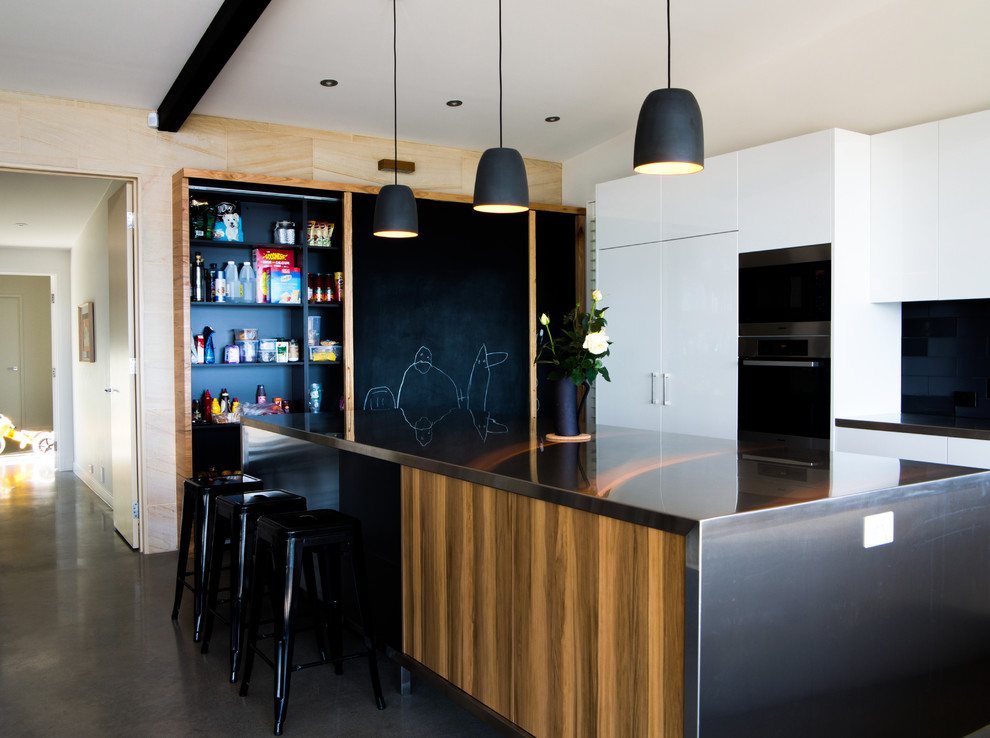 Design ideas for a modern kitchen in Melbourne.