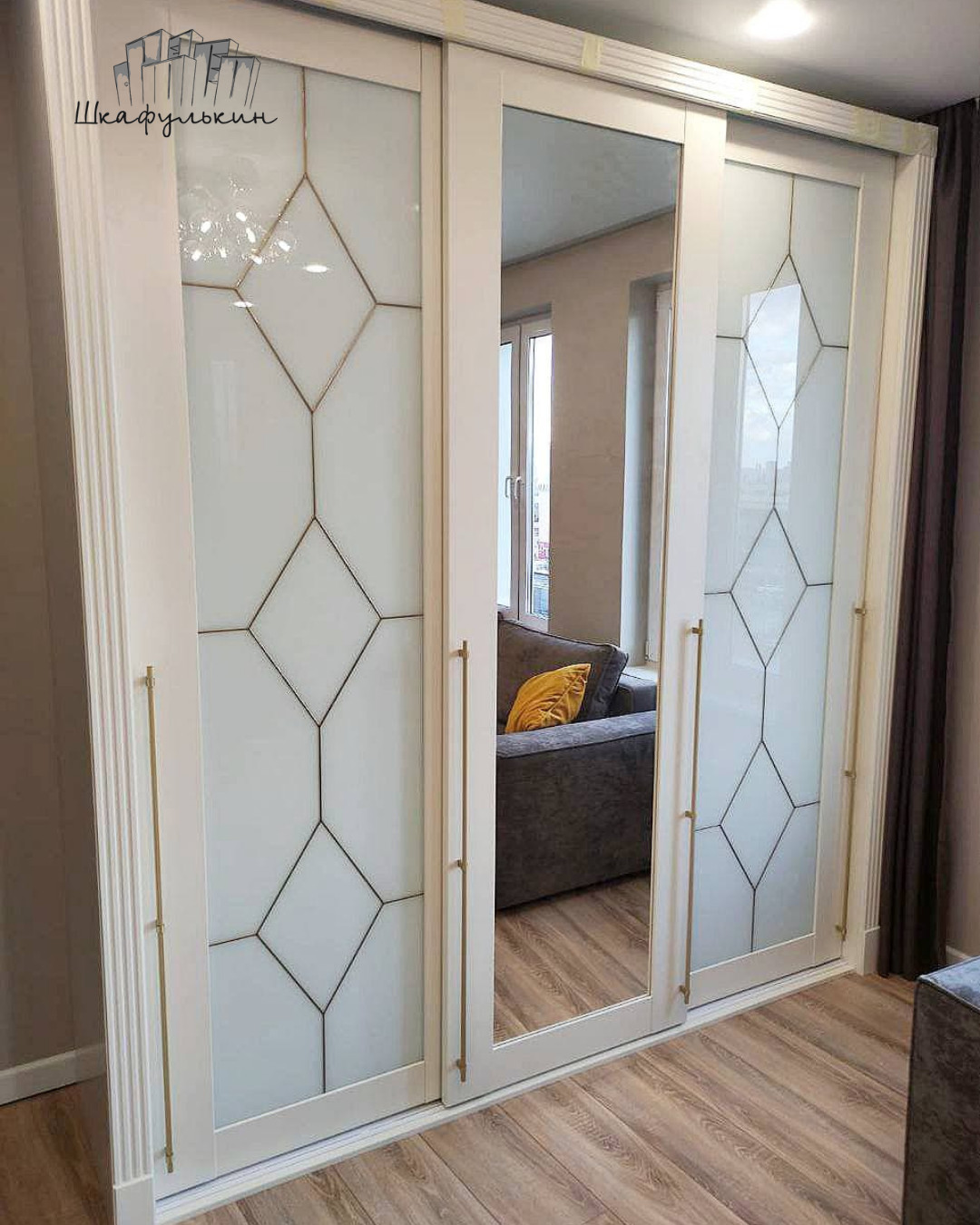 ШКАФ - КУПЕ С ЗЕРКАЛОМ