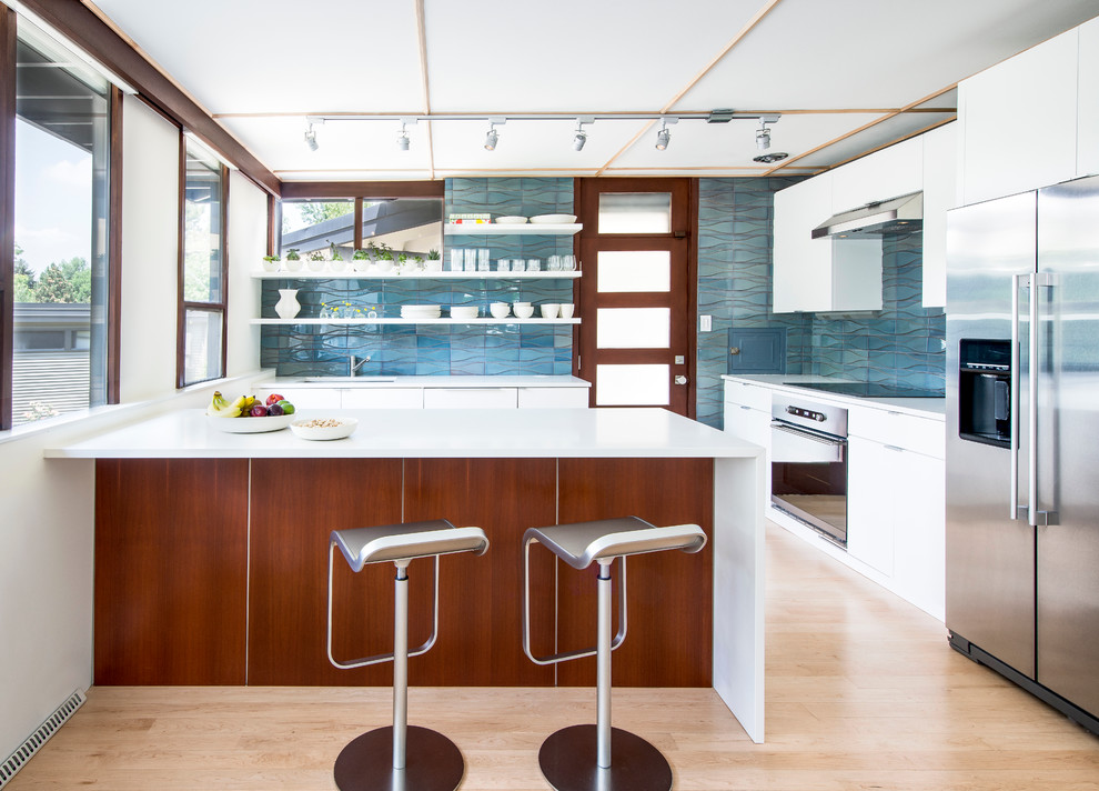 Design ideas for a small midcentury kitchen in Los Angeles.