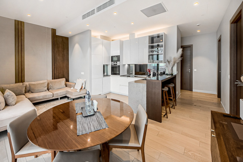 Белая кухня в ЖК Нева Тауэрс