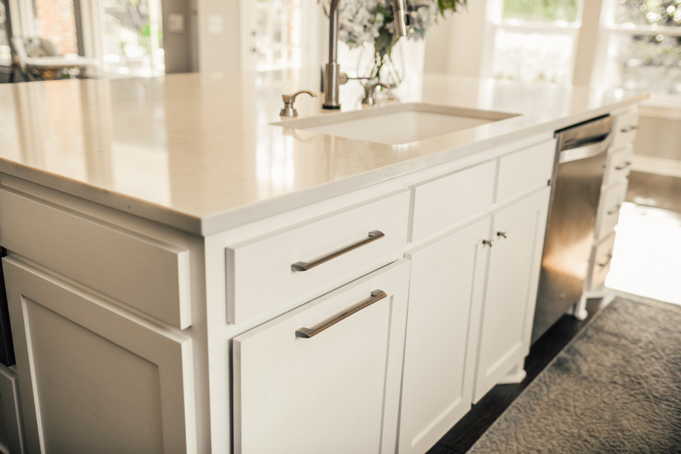 Example of a minimalist home design design in Dallas