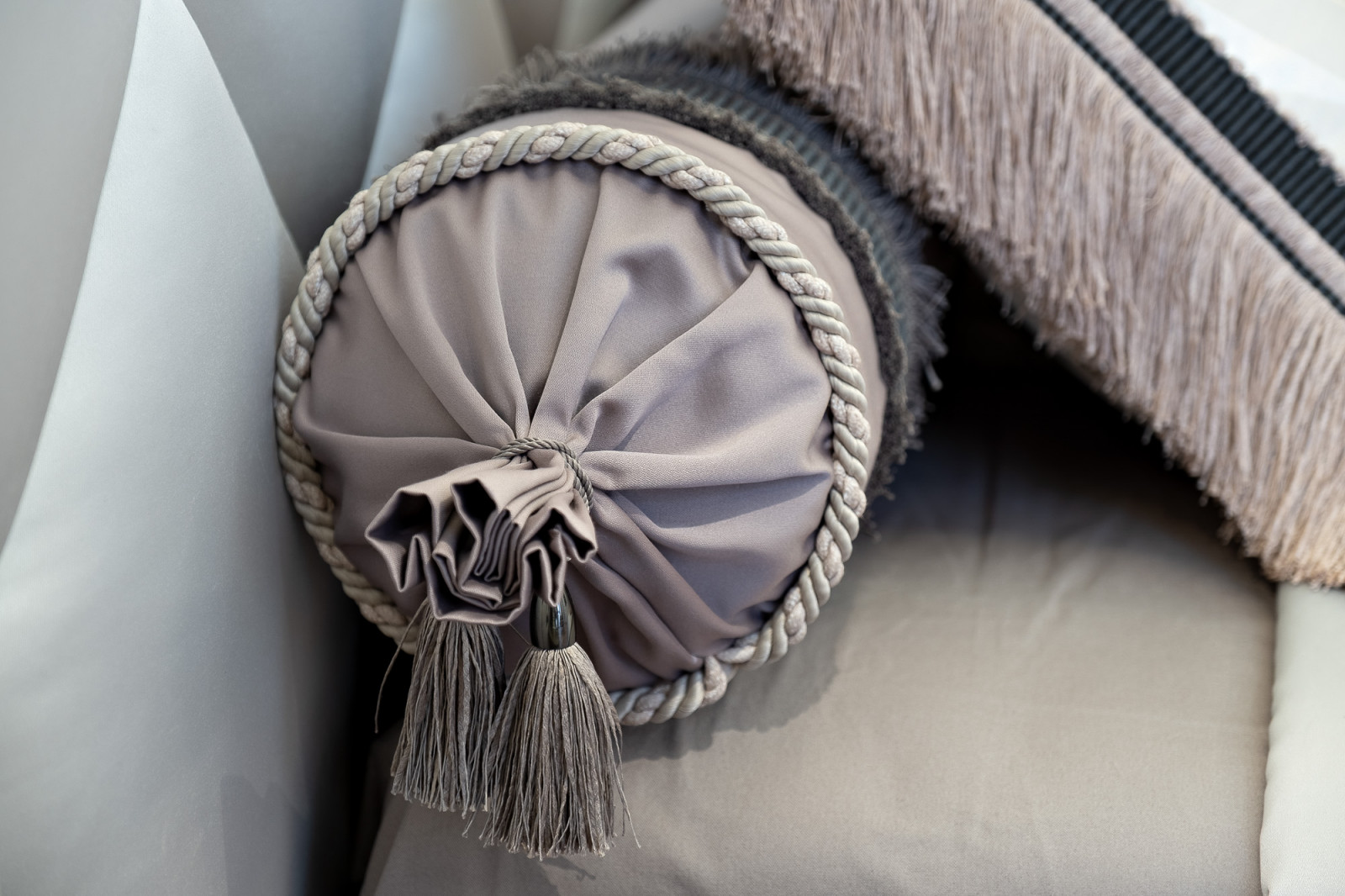 Дом на набережной