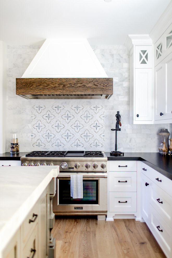 Kitchen - kitchen idea in Orange County