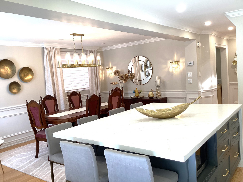Inspiration for a transitional dining room remodel in Toronto