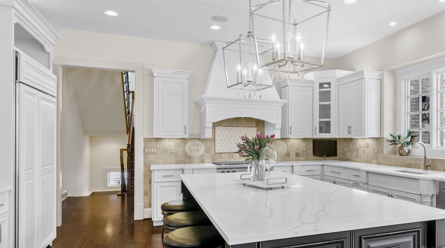 CROP_(FR) 5 Brighton Lane, Oak Brook, IL 009.png
