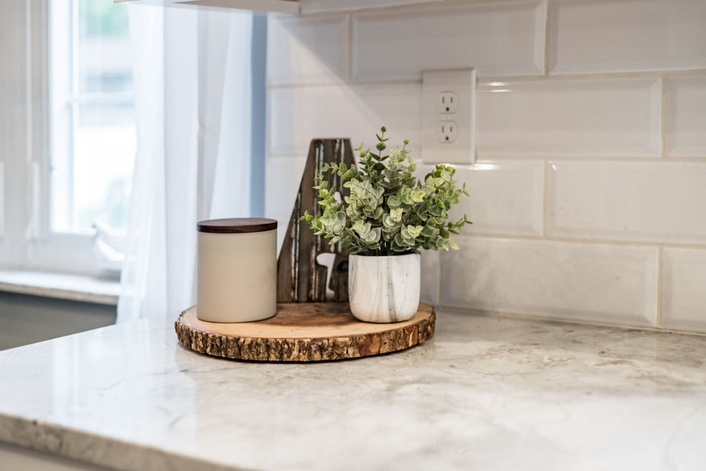 Inspiration for a transitional home design remodel in Columbus