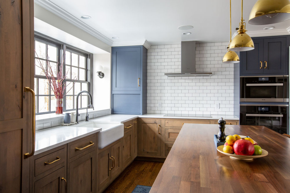 Kitchen - transitional kitchen idea in New York