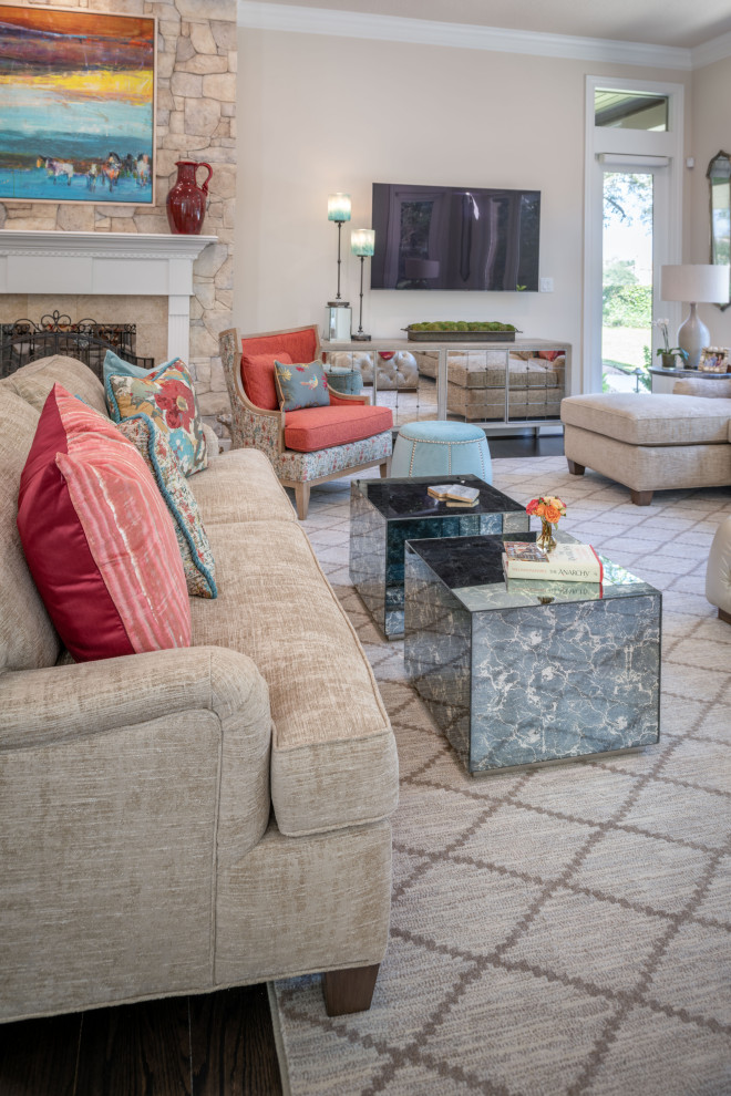 Example of a transitional home design design in Houston