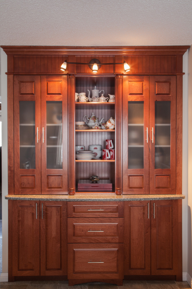 Mid-sized elegant l-shaped vinyl floor eat-in kitchen photo with raised-panel cabinets, medium tone wood cabinets, quartz countertops, an island, an undermount sink, beige backsplash, ceramic backsplash and white appliances