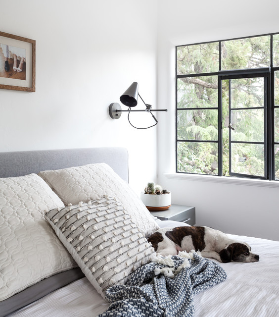 Spanish Revival House camera-da-letto