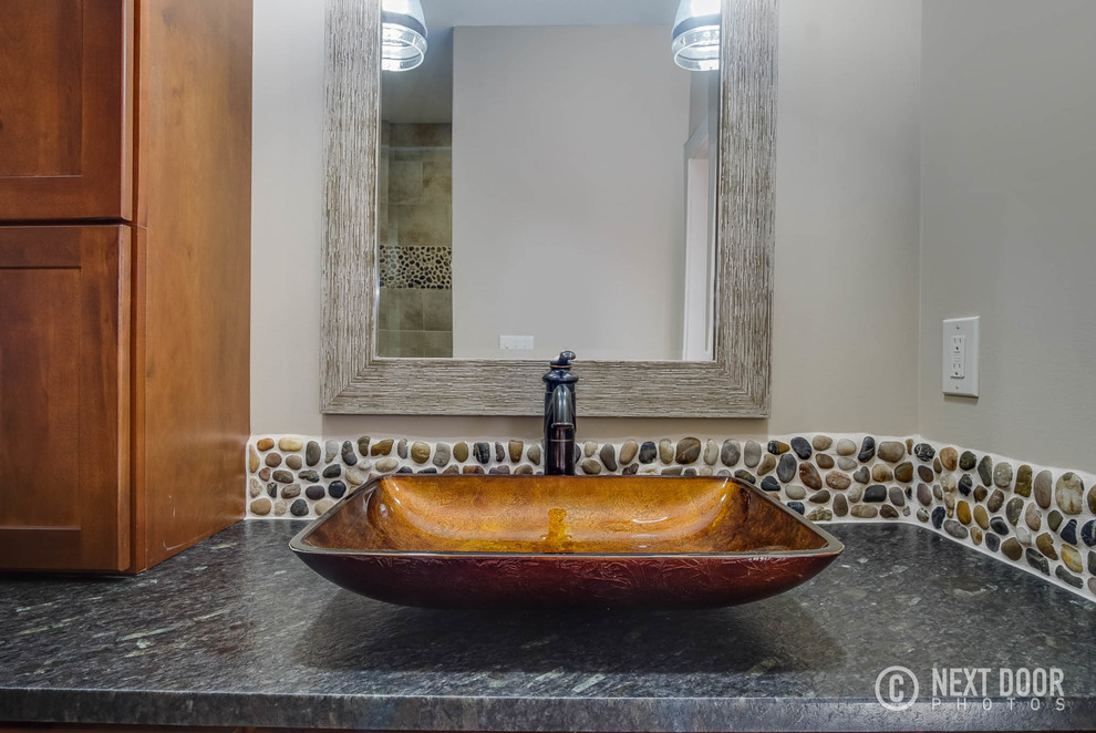 Mountain style bathroom photo in Grand Rapids