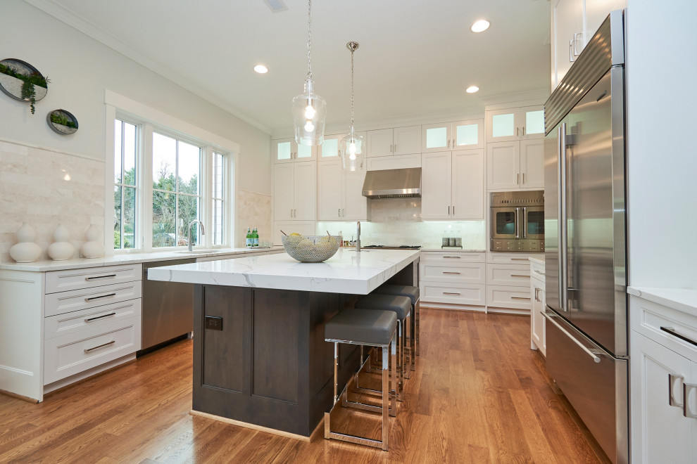 Inspiration for a large transitional u-shaped medium tone wood floor and brown floor eat-in kitchen remodel in DC Metro with an undermount sink, shaker cabinets, white cabinets, quartz countertops, white backsplash, marble backsplash, stainless steel appliances, an island and white countertops