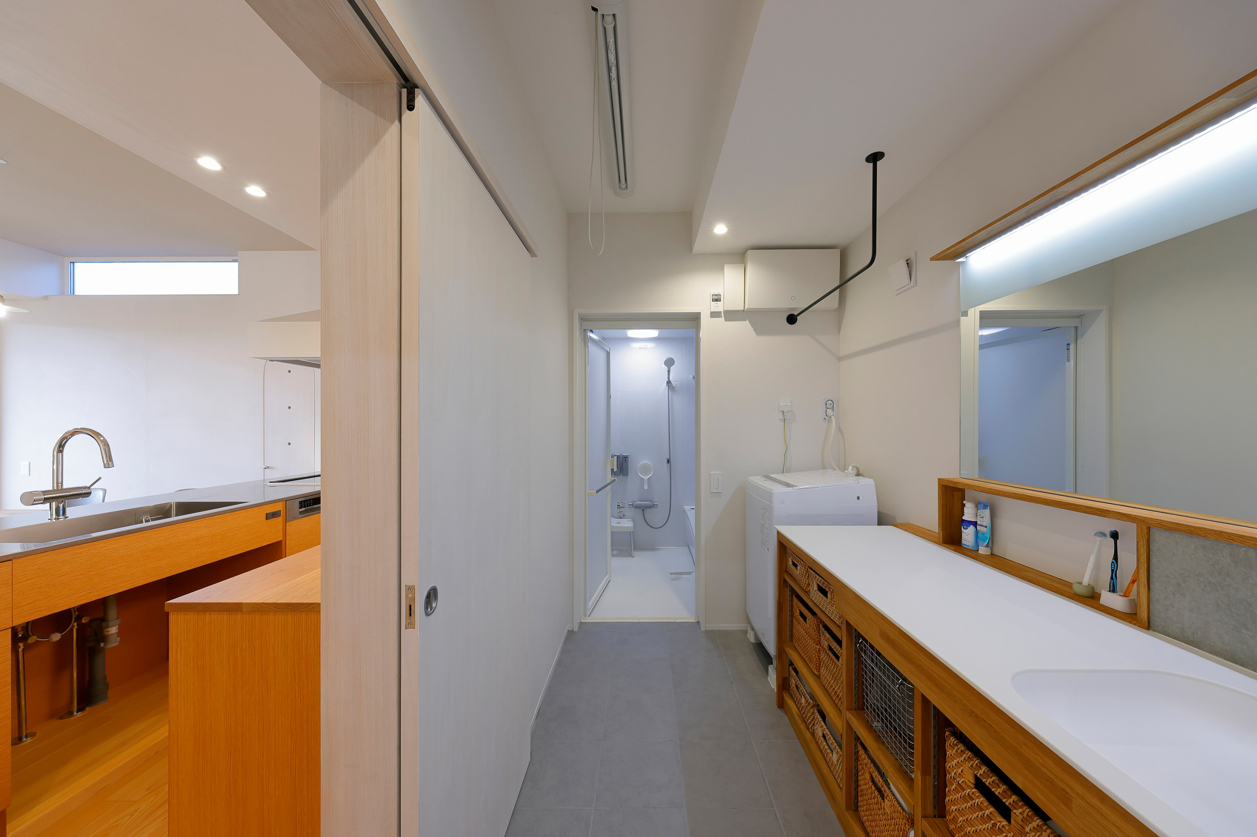 Hg-house : 水廻り・家事洗面とキッチン
