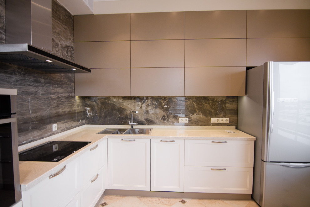 Бело-серая кухня в современном стиле