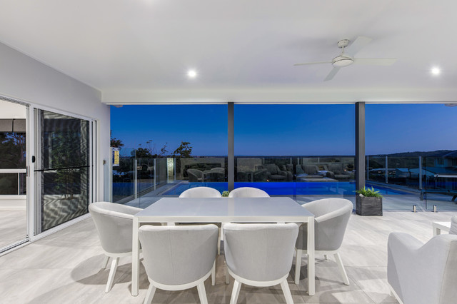 Palmview modern-uteplats